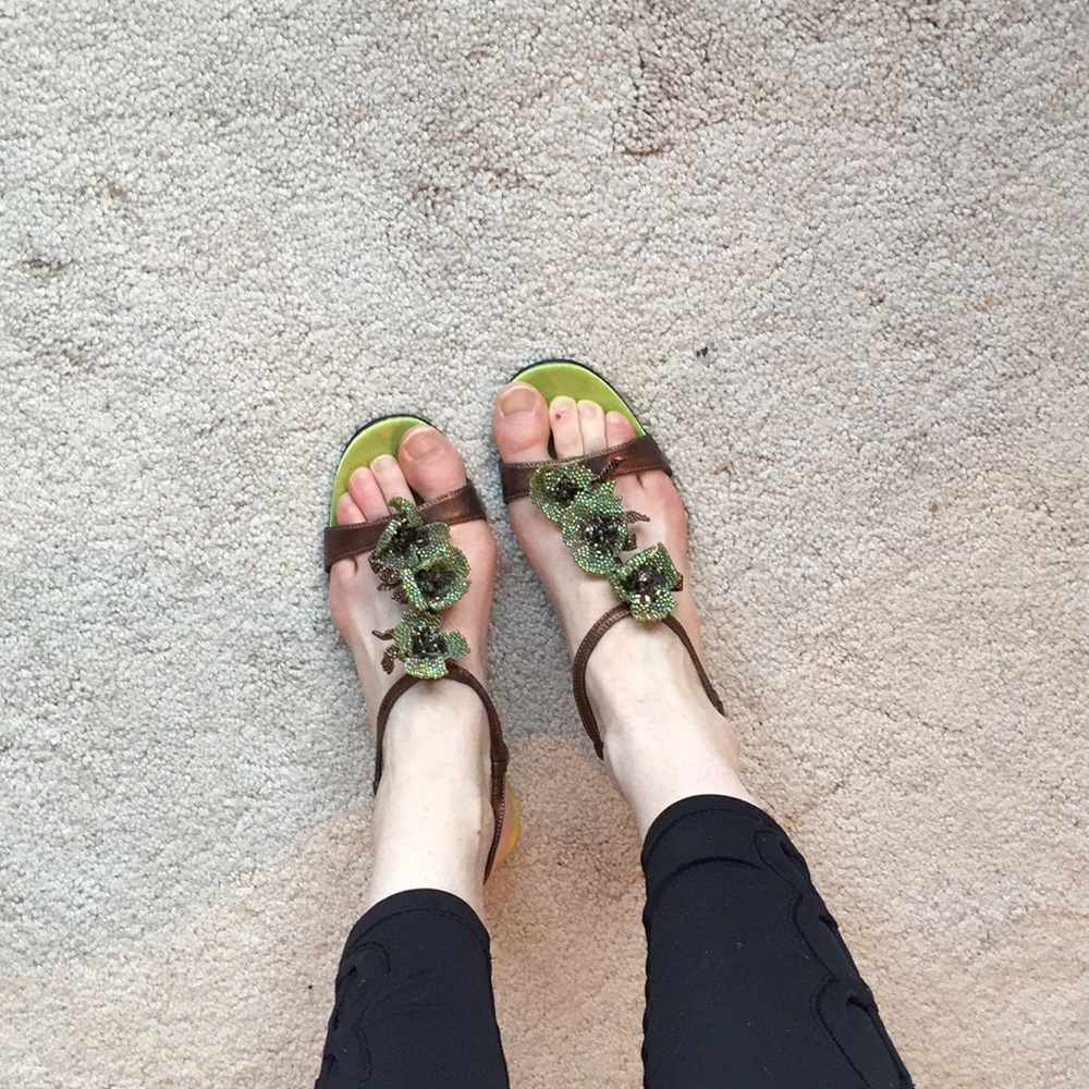 Beverly Feldman kitten heels. - Picture 3 of 8